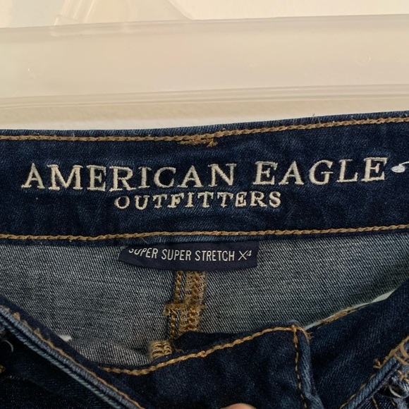 American eagle super hi rise distressed jegging jeans. Size 6. Medium wash. - Picture 2 of 5